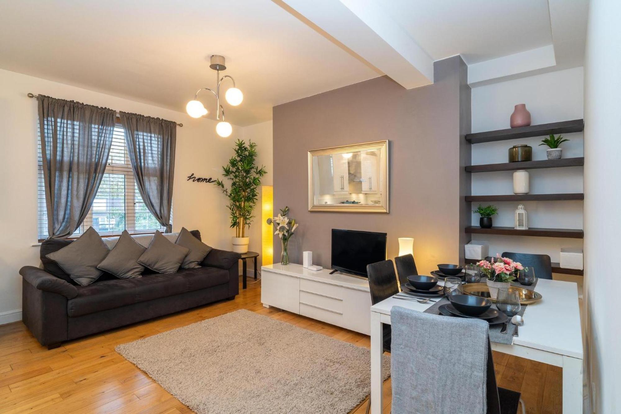 Location! 2 Bed/2Bath - Pro Host Apartment London Exterior photo